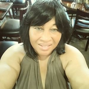 Meet your Posher, Carrie